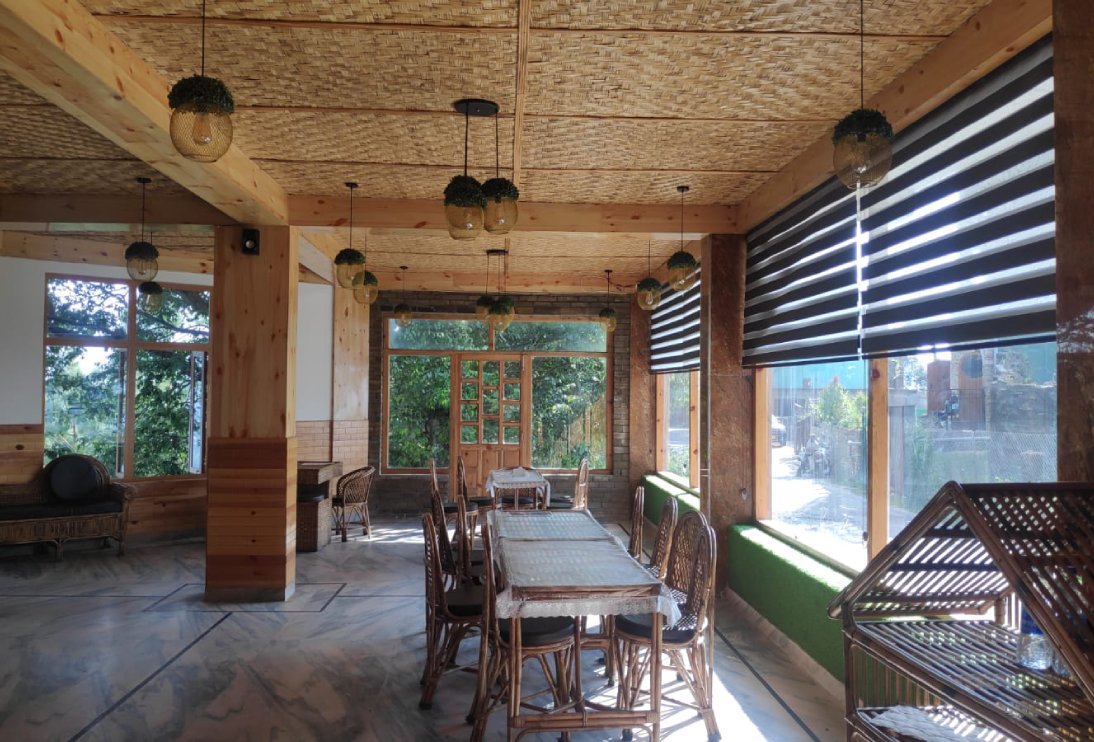 hotels in almora with restaurant